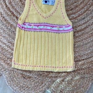 Vintage 90’s Yellow knit Sleeveless Floral Sweater Vest Size 4 Ramie Cotton